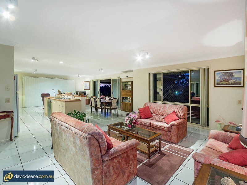 18 Ashford Cct, Petrie QLD 4502