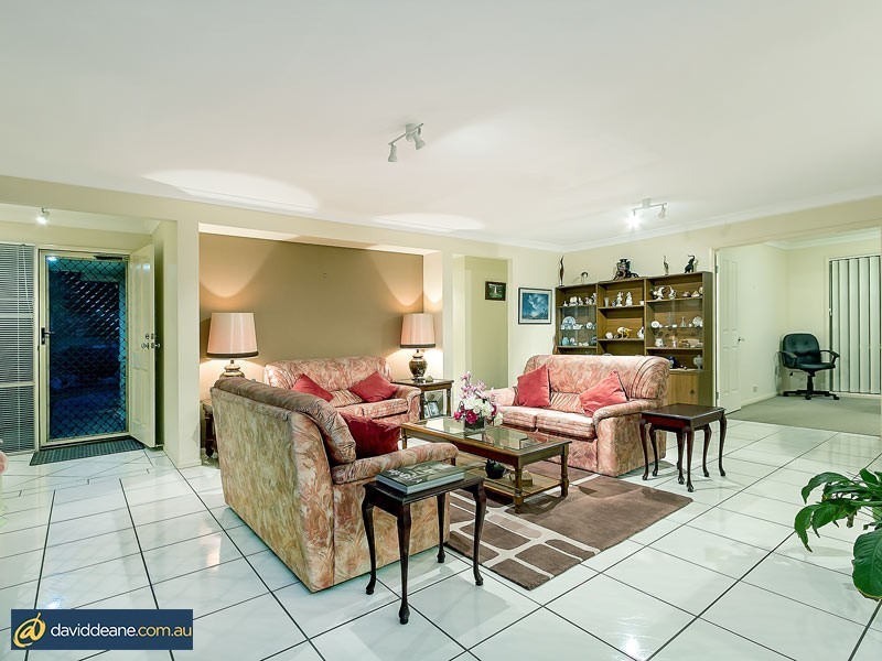 18 Ashford Cct, Petrie QLD 4502