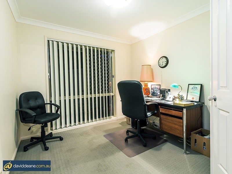 18 Ashford Cct, Petrie QLD 4502