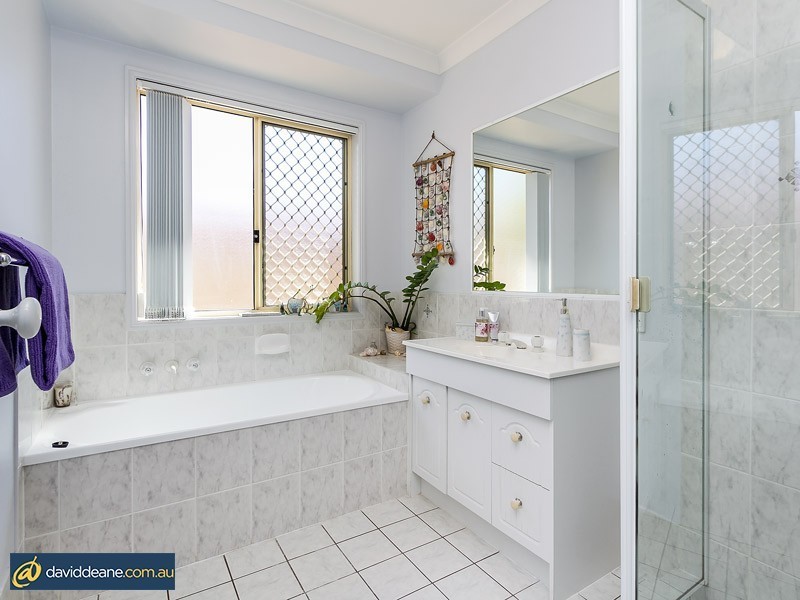 18 Blue Mountain Cres, Warner QLD 4500