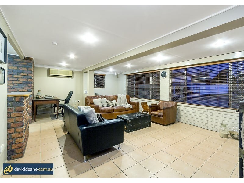 1 Arran Ct, Strathpine QLD 4500