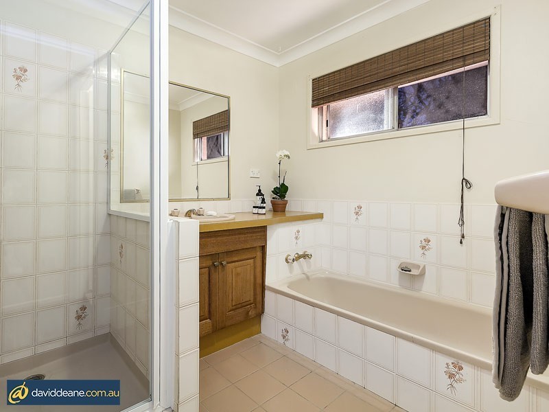 1 Arran Ct, Strathpine QLD 4500