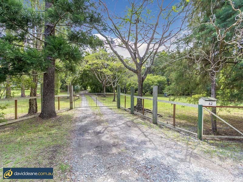 42 Whiteside Rd, Whiteside QLD 4503