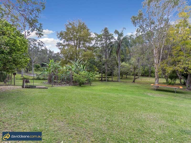 42 Whiteside Rd, Whiteside QLD 4503
