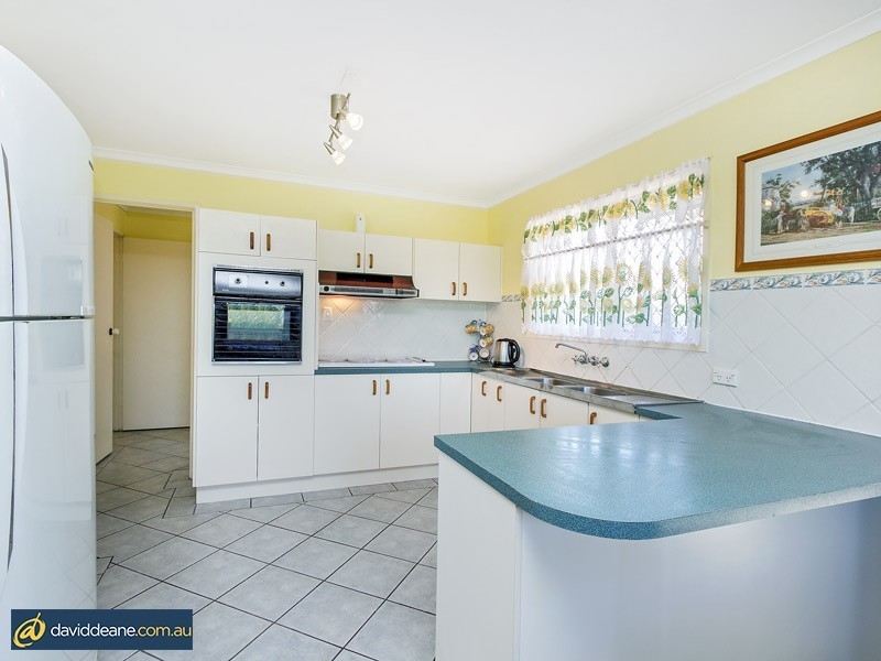 5 St Ives St, Petrie QLD 4502