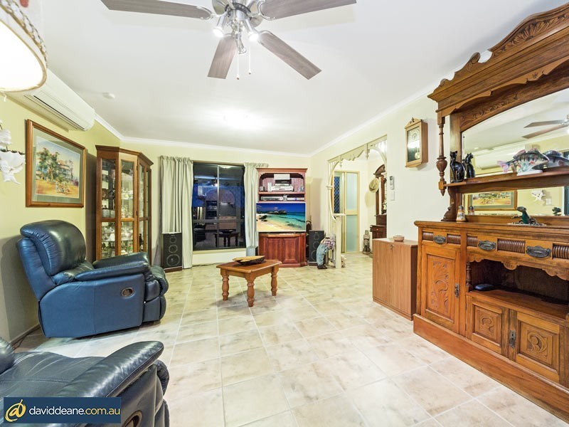 4 Ruby Crescent, Petrie QLD 4502