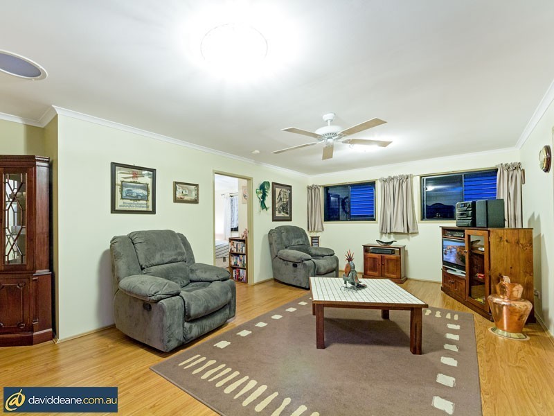 4 Ruby Crescent, Petrie QLD 4502