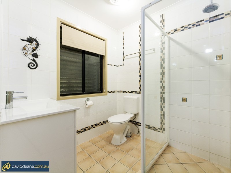 4 Ruby Crescent, Petrie QLD 4502