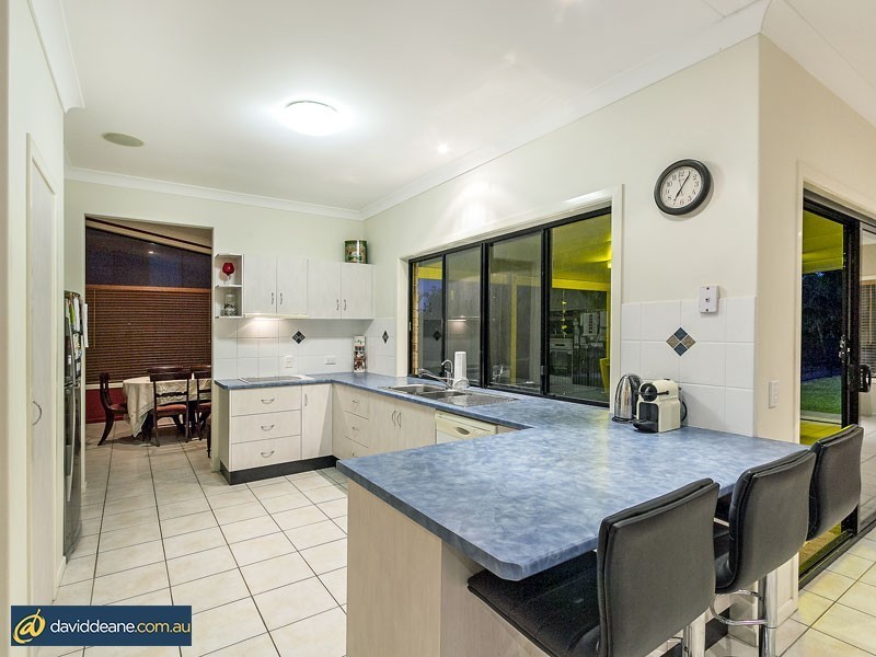 7 Lawson Close, Petrie QLD 4502
