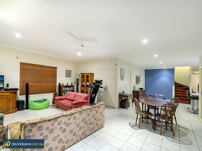 7 Lawson Close, Petrie QLD 4502