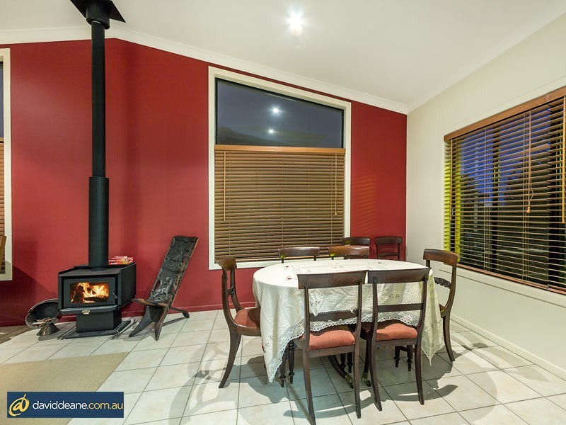 7 Lawson Close, Petrie QLD 4502