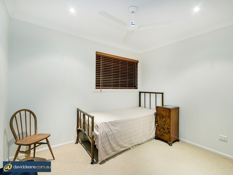 7 Lawson Close, Petrie QLD 4502