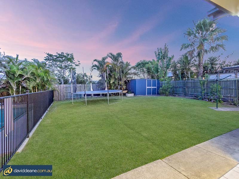 7 Lawson Close, Petrie QLD 4502