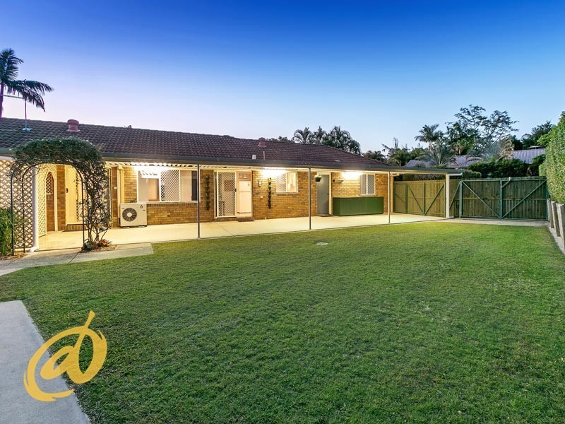 30 Washbrook Crescent, Petrie QLD 4502