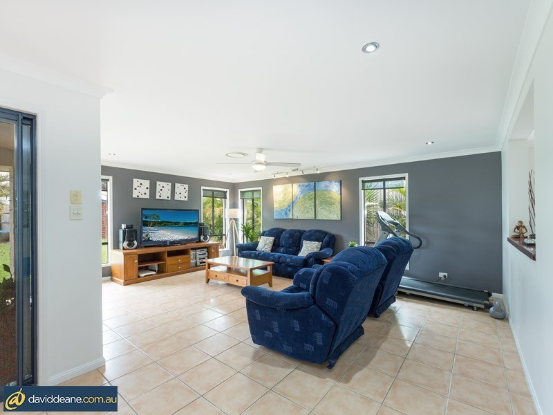 3 Lawson Close, Petrie QLD 4502