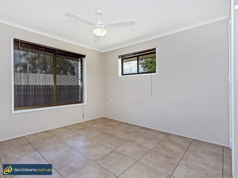 9 Woodlands Ave, Petrie QLD 4502