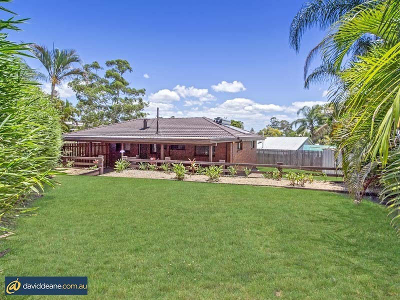 9 Woodlands Ave, Petrie QLD 4502