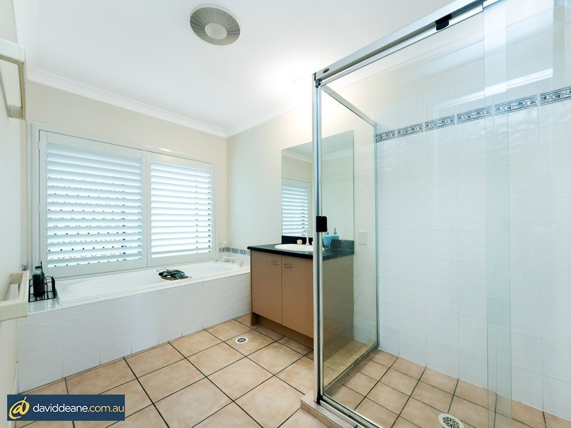 4 Myuna Pl, Petrie QLD 4502