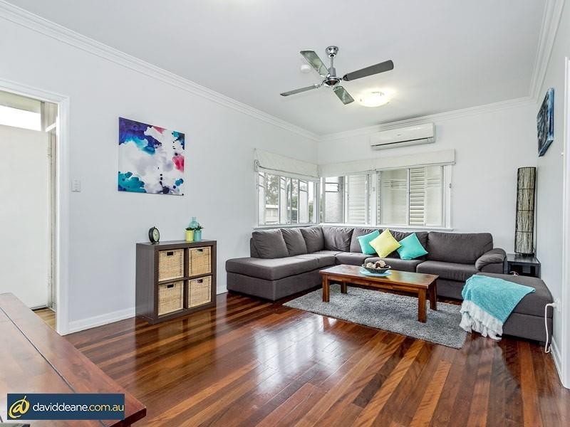 26 Hedge St, Strathpine QLD 4500