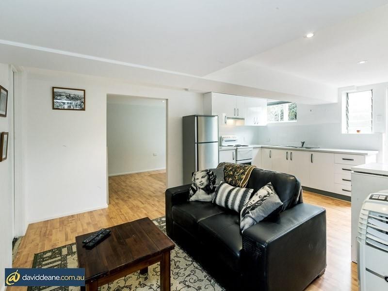 26 Hedge St, Strathpine QLD 4500