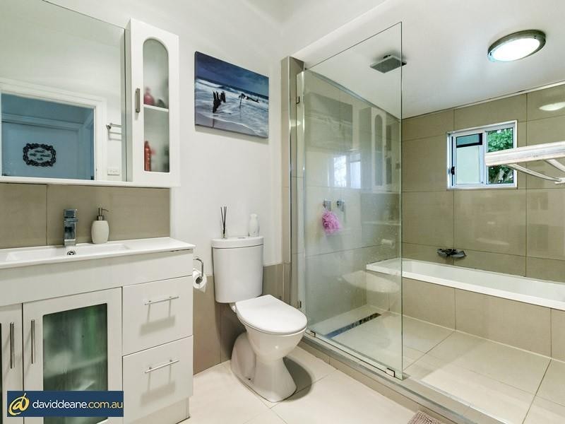 26 Hedge St, Strathpine QLD 4500