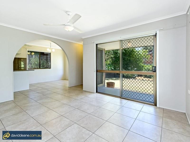 9 Woodlands Avenue, Petrie QLD 4502