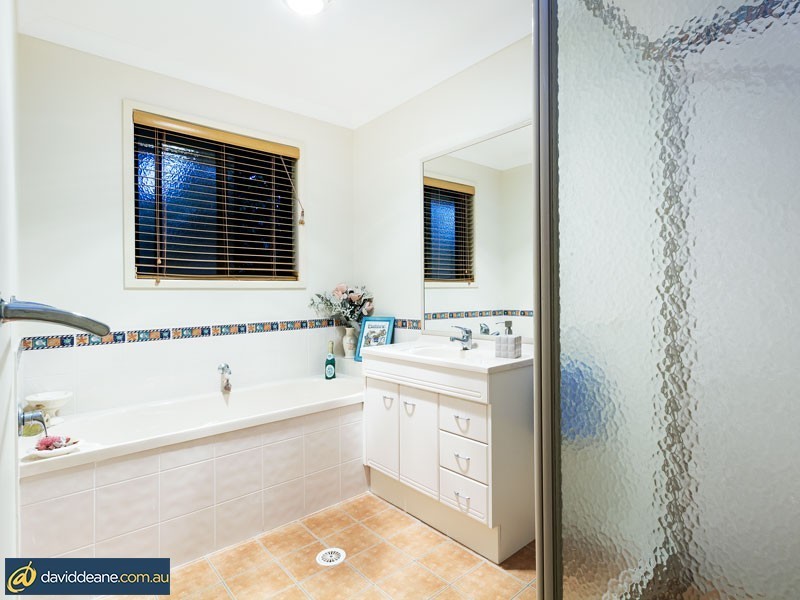 24 Raffindale Avenue, Dakabin QLD 4503