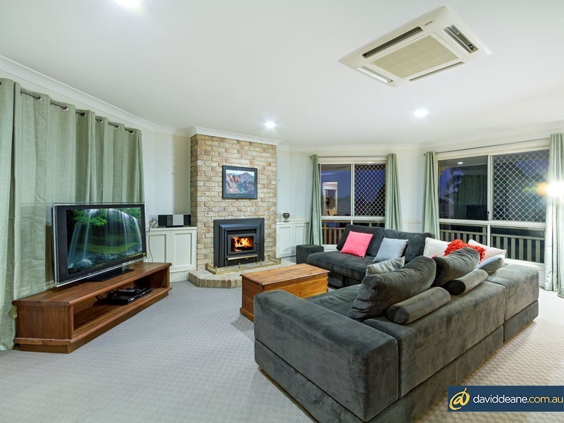 8 Mohr Court, Petrie QLD 4502