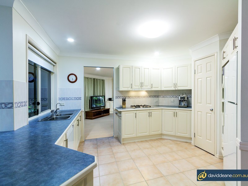 8 Mohr Court, Petrie QLD 4502