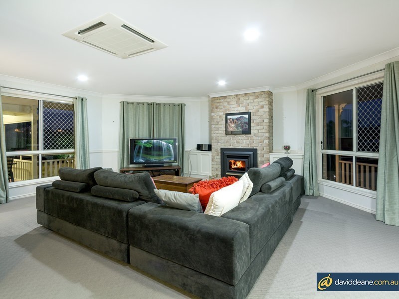 8 Mohr Court, Petrie QLD 4502