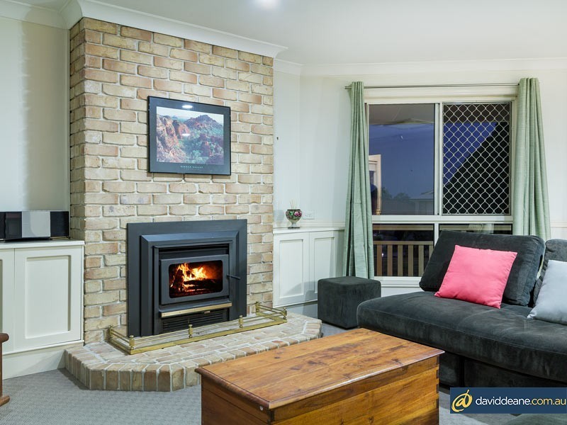 8 Mohr Court, Petrie QLD 4502