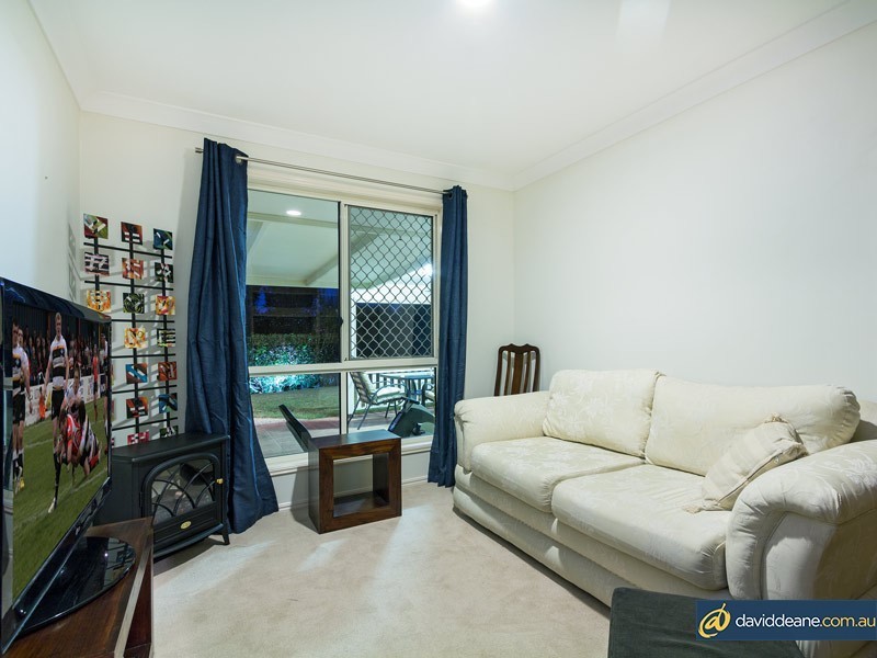 8 Mohr Court, Petrie QLD 4502