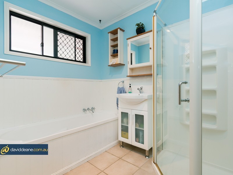 16 Lindfield Drive, Petrie QLD 4502