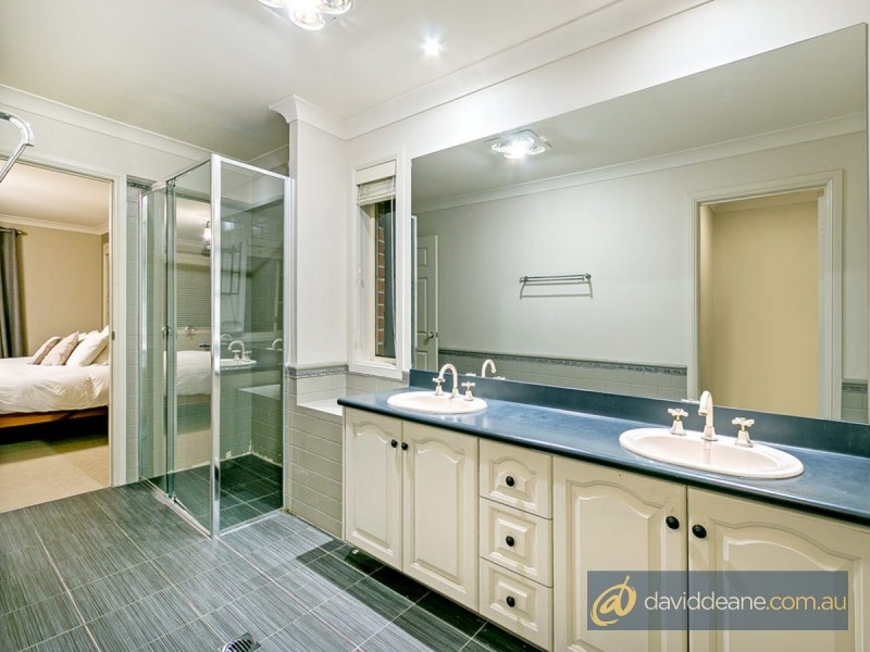 2 Kruger Court, Petrie QLD 4502