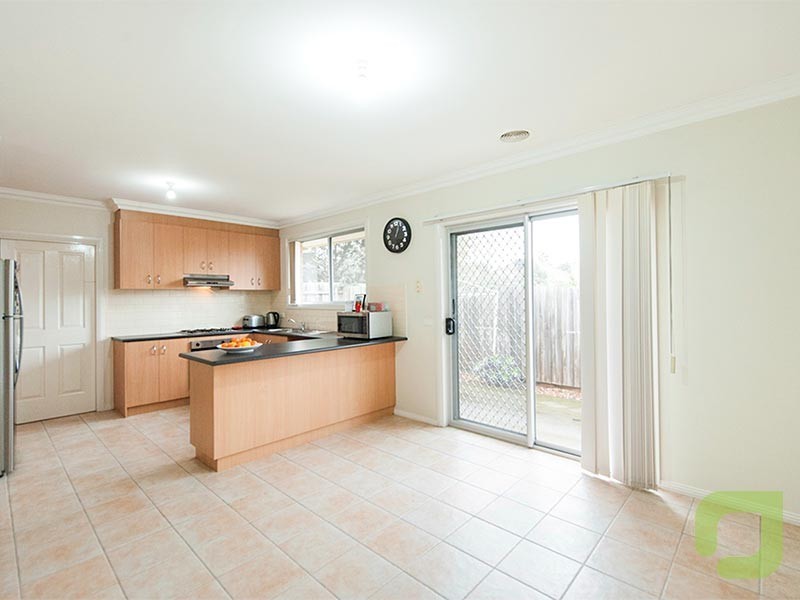 2/14 Millers Road, Brooklyn VIC 3012