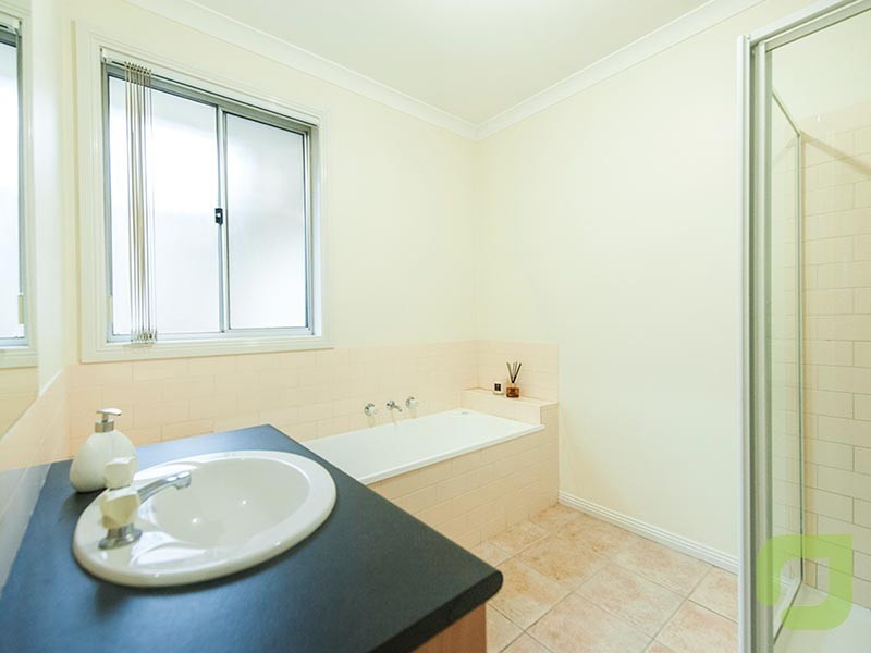 2/14 Millers Road, Brooklyn VIC 3012