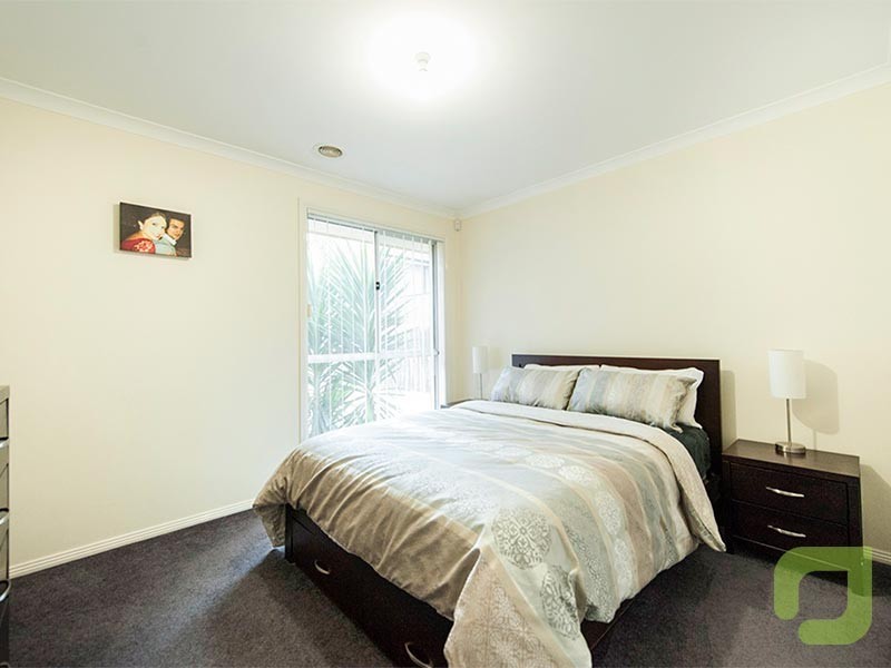 2/14 Millers Road, Brooklyn VIC 3012
