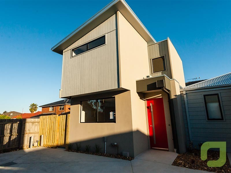 2/11 Edmund Street, Maidstone VIC 3012