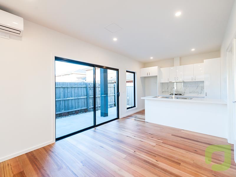 2/11 Edmund Street, Maidstone VIC 3012