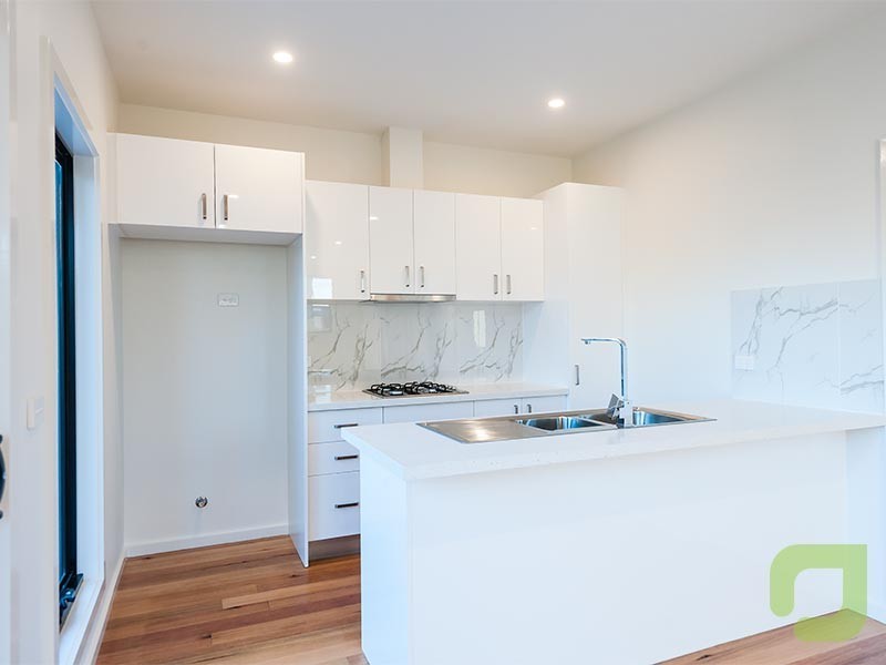 2/11 Edmund Street, Maidstone VIC 3012