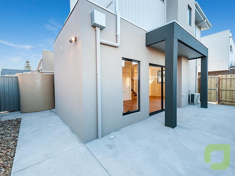 2/11 Edmund Street, Maidstone VIC 3012