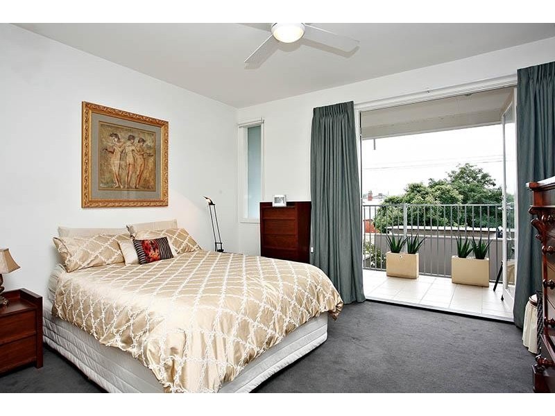 1/134 Charles Street, Seddon VIC 3011