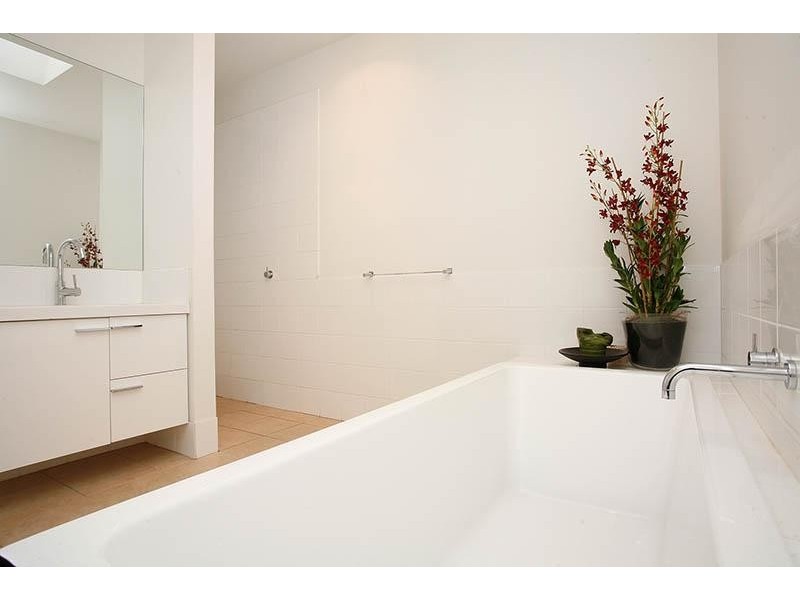 1/134 Charles Street, Seddon VIC 3011