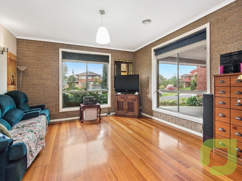 16 Fleming Avenue, Seabrook VIC 3028