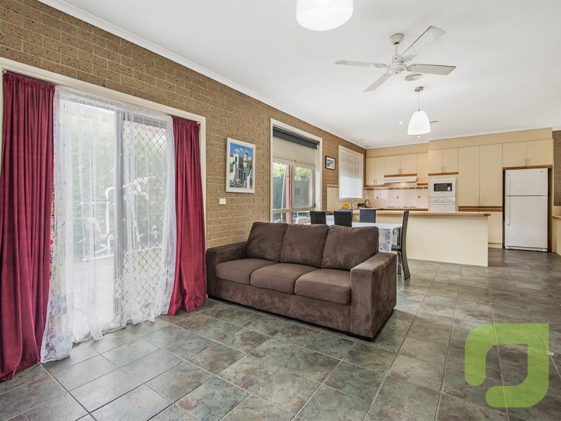 16 Fleming Avenue, Seabrook VIC 3028