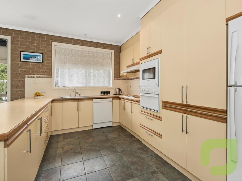 16 Fleming Avenue, Seabrook VIC 3028