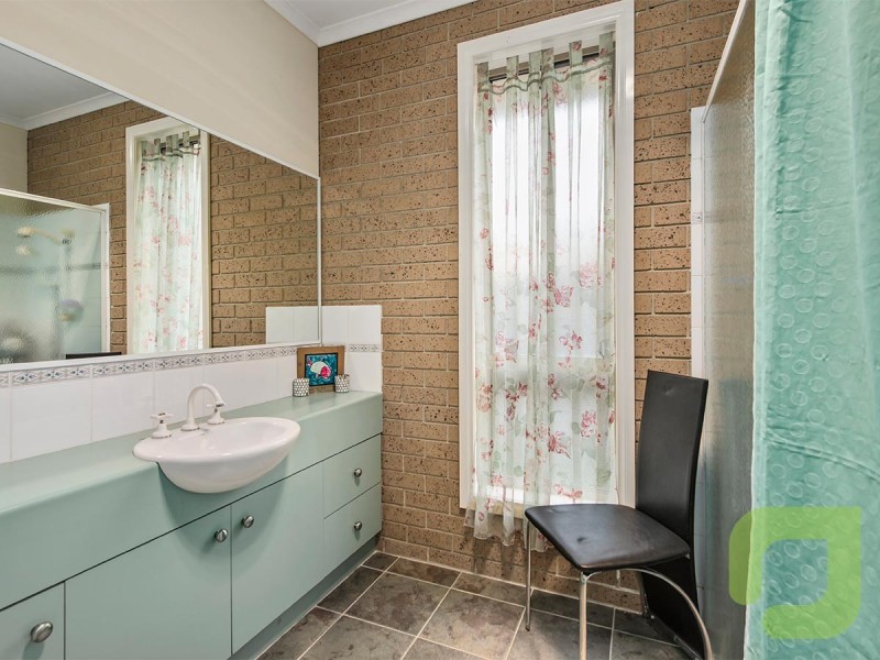 16 Fleming Avenue, Seabrook VIC 3028