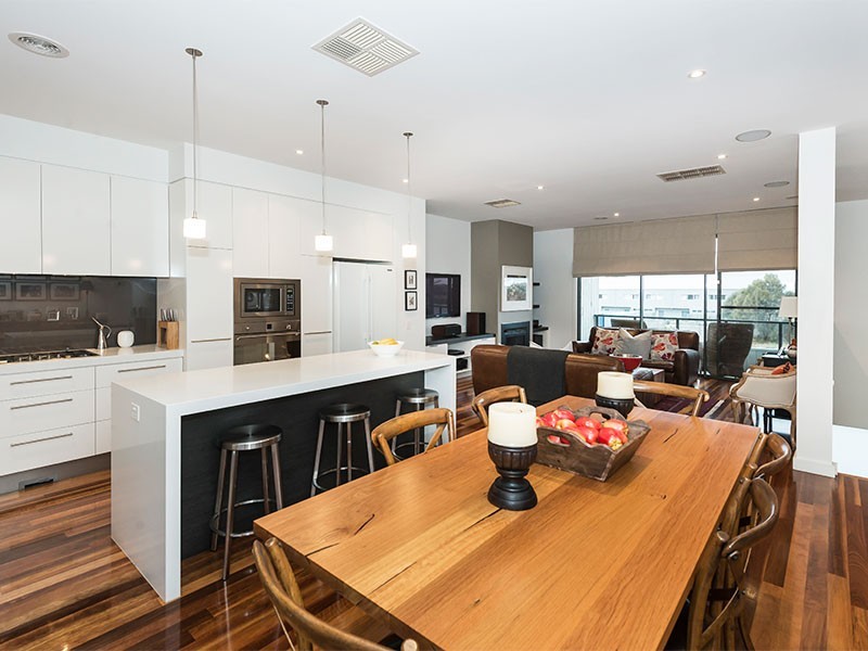 10 Lakeview Avenue, Williamstown VIC 3016