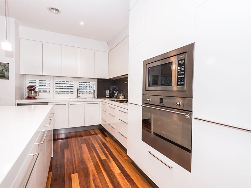 10 Lakeview Avenue, Williamstown VIC 3016