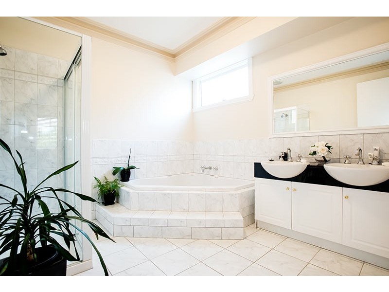 106 Crofton Drive, Williamstown VIC 3016